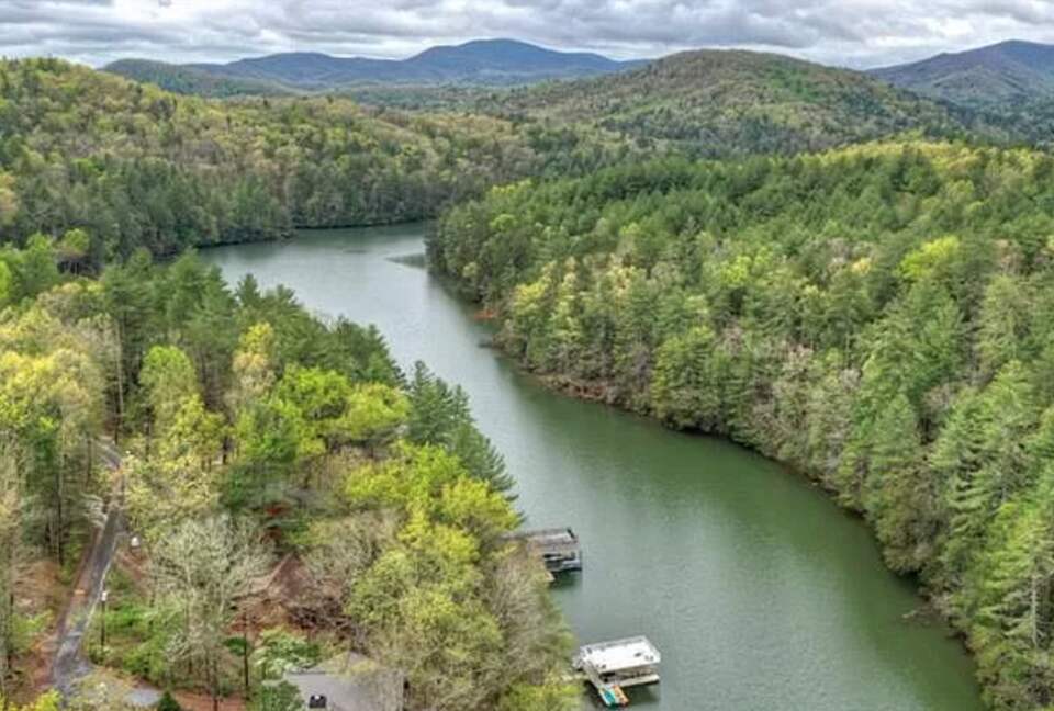 Stunning Modern Lakefront Retreat - Blue Ridge, Georgia