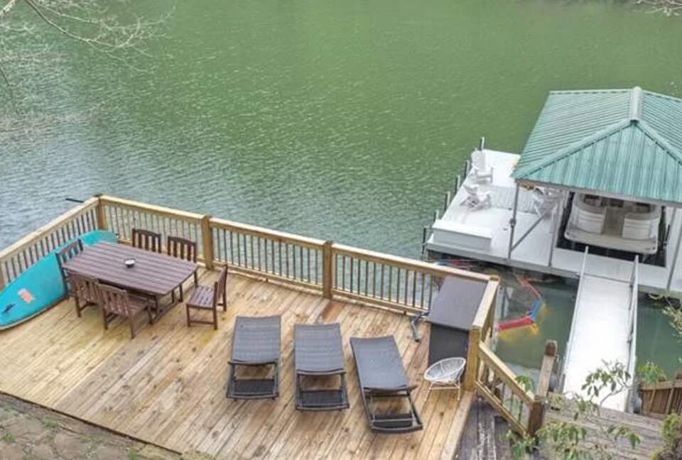 Stunning Modern Lakefront Retreat - Blue Ridge, Georgia