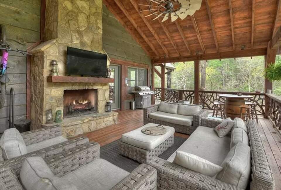 Stunning Modern Lakefront Retreat - Blue Ridge, Georgia