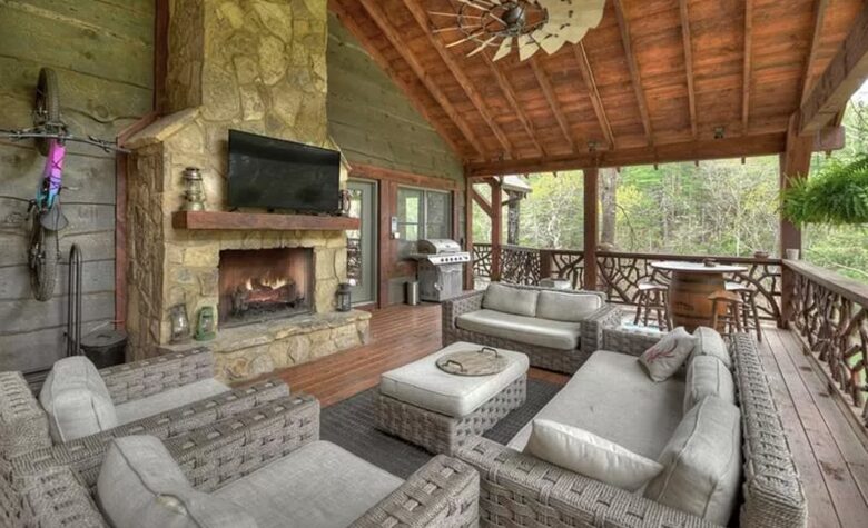 Stunning Modern Lakefront Retreat - Blue Ridge, Georgia