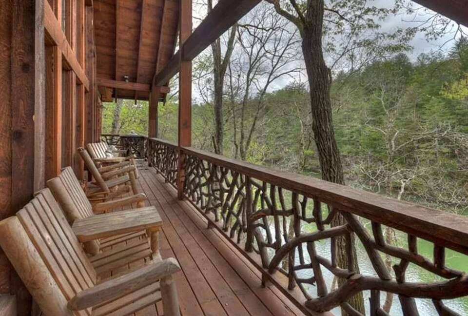 Stunning Modern Lakefront Retreat - Blue Ridge, Georgia