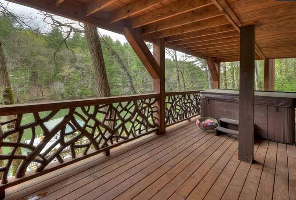 Stunning Modern Lakefront Retreat - Blue Ridge, Georgia