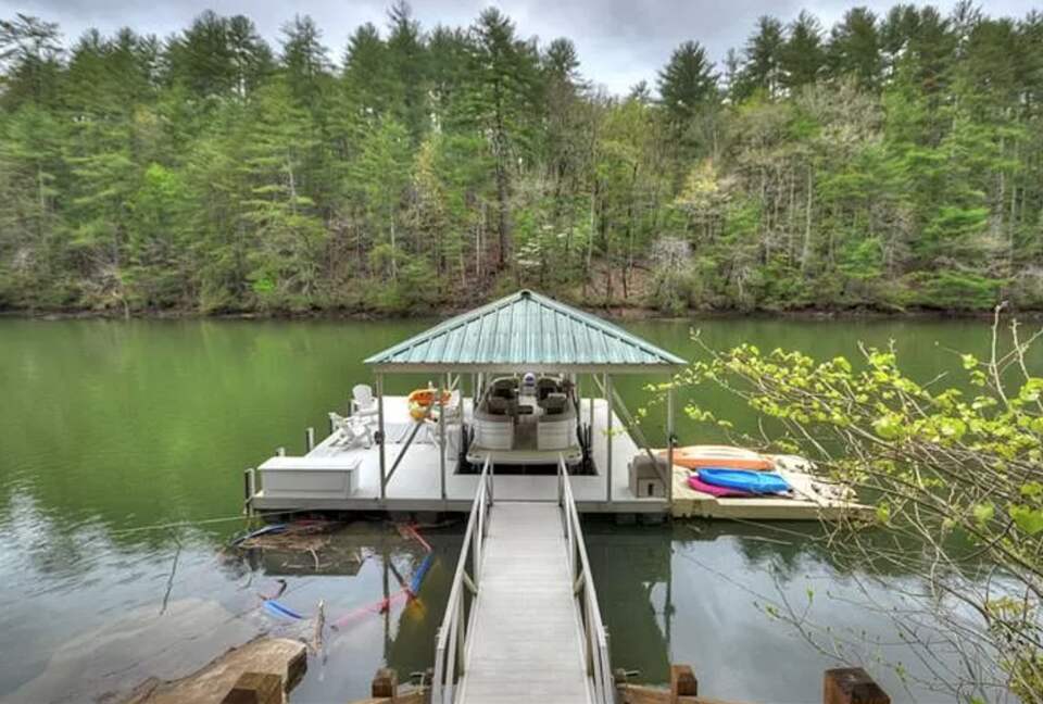 Stunning Modern Lakefront Retreat - Blue Ridge, Georgia