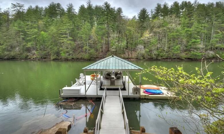 Stunning Modern Lakefront Retreat - Blue Ridge, Georgia