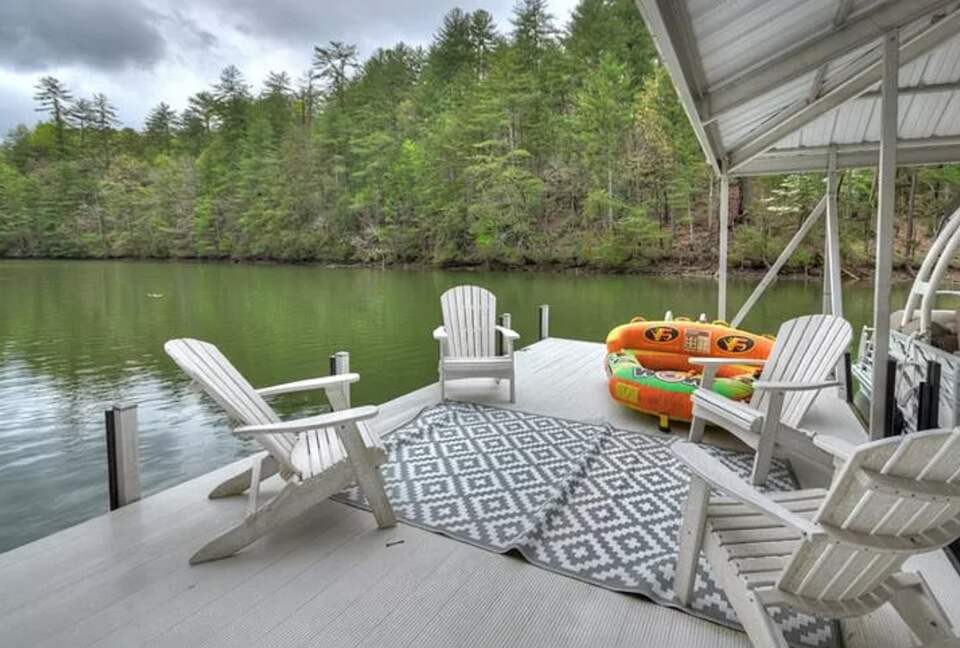 Stunning Modern Lakefront Retreat - Blue Ridge, Georgia