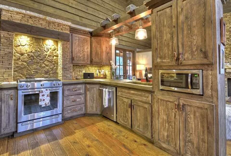 Stunning Modern Lakefront Retreat - Blue Ridge, Georgia