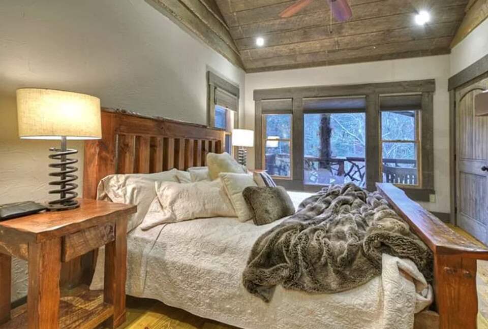 Stunning Modern Lakefront Retreat - Blue Ridge, Georgia