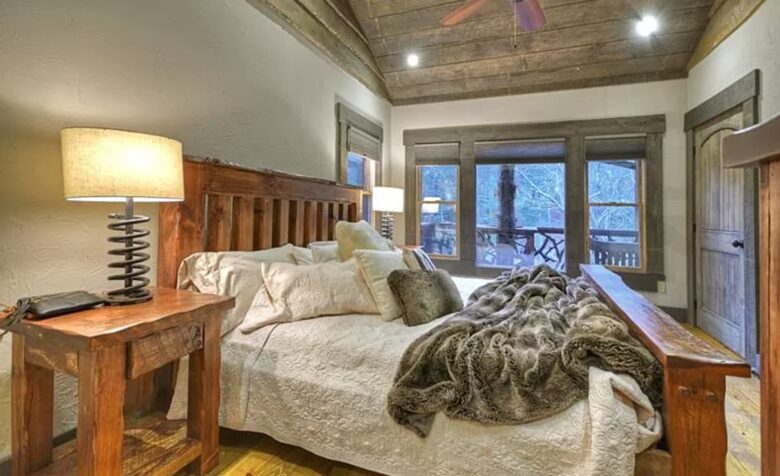 Stunning Modern Lakefront Retreat - Blue Ridge, Georgia