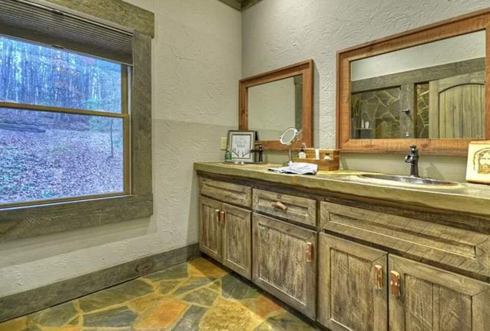 Stunning Modern Lakefront Retreat - Blue Ridge, Georgia