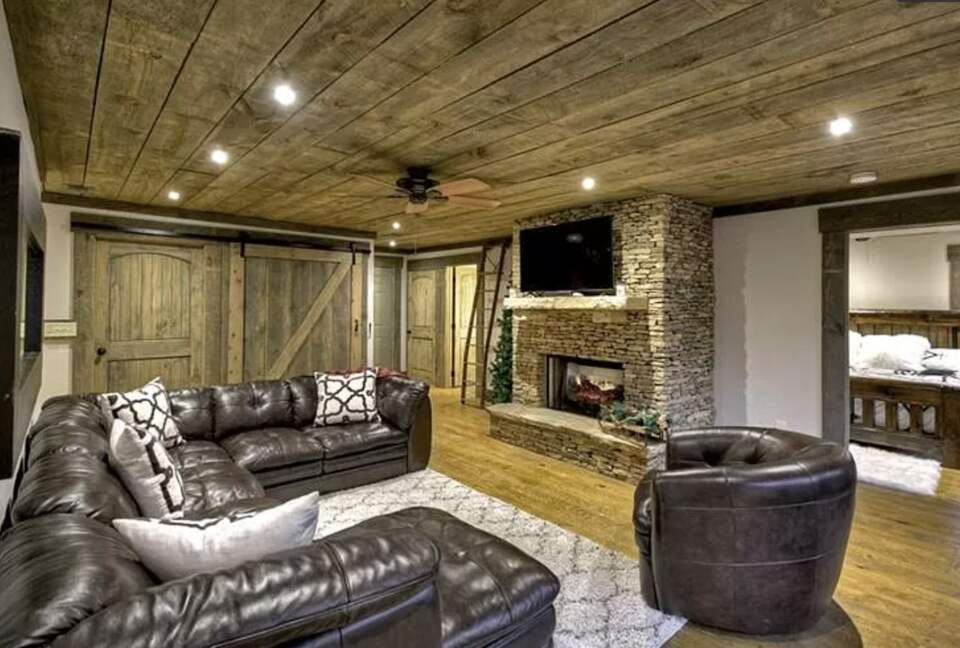 Stunning Modern Lakefront Retreat - Blue Ridge, Georgia