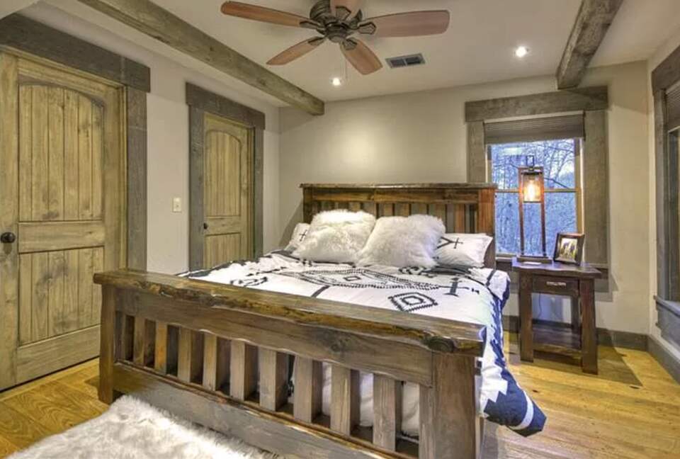 Stunning Modern Lakefront Retreat - Blue Ridge, Georgia