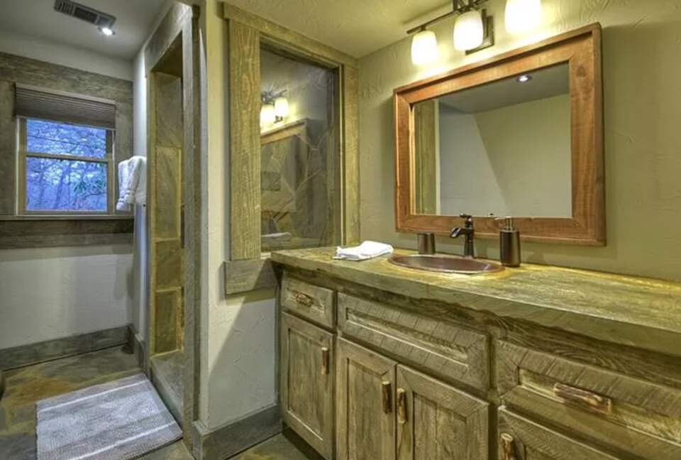 Stunning Modern Lakefront Retreat - Blue Ridge, Georgia