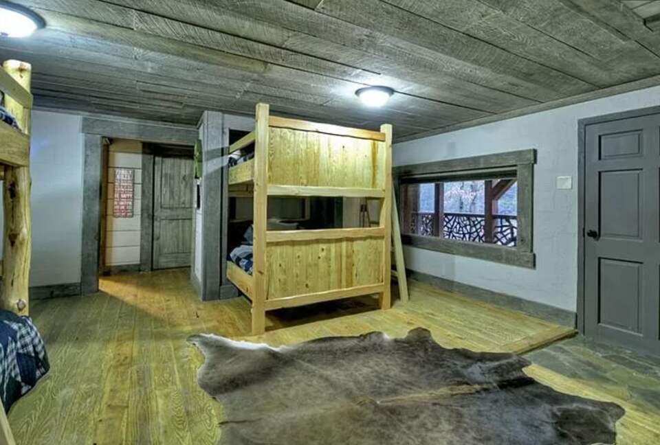 Stunning Modern Lakefront Retreat - Blue Ridge, Georgia