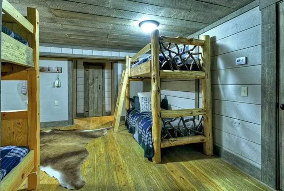 Stunning Modern Lakefront Retreat - Blue Ridge, Georgia