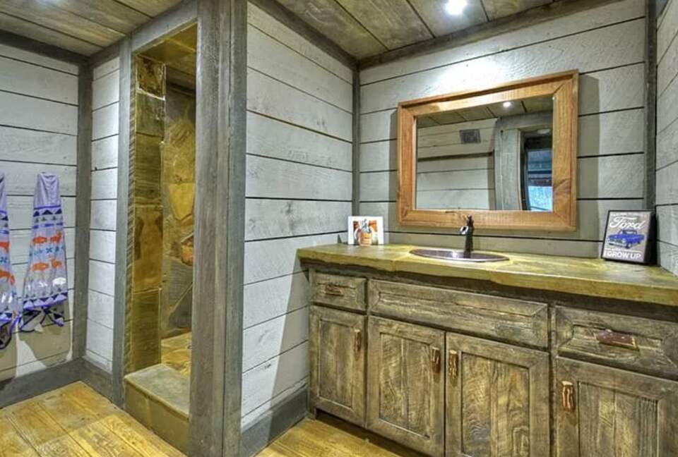 Stunning Modern Lakefront Retreat - Blue Ridge, Georgia