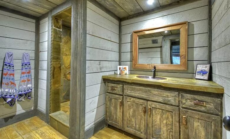 Stunning Modern Lakefront Retreat - Blue Ridge, Georgia