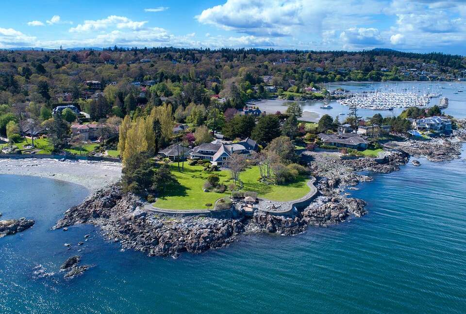 The Uplands Oceanfront Estate - Victoria, Canada