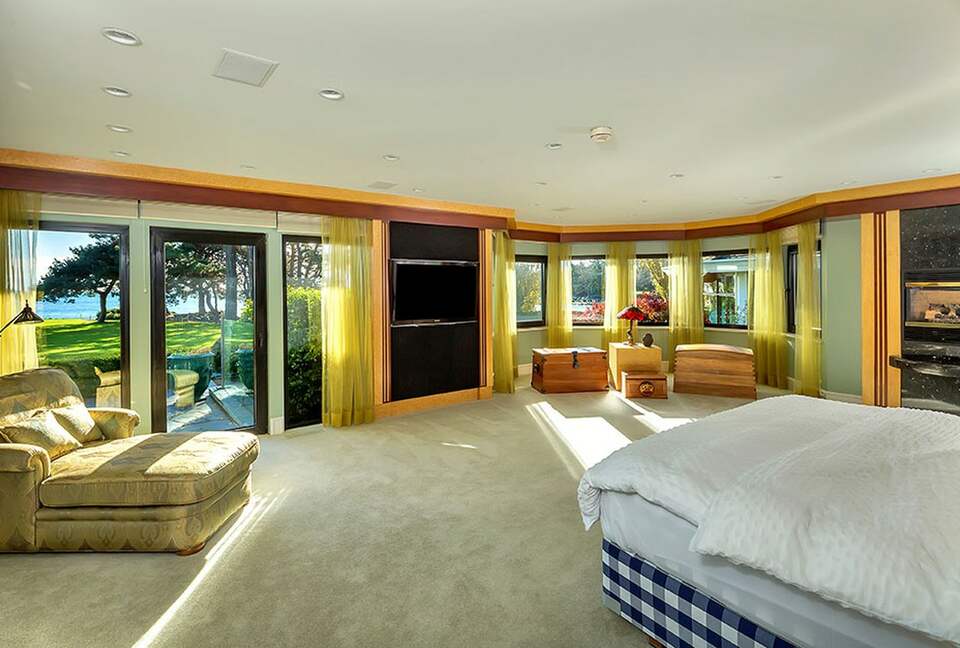 The Uplands Oceanfront Estate - Victoria, Canada