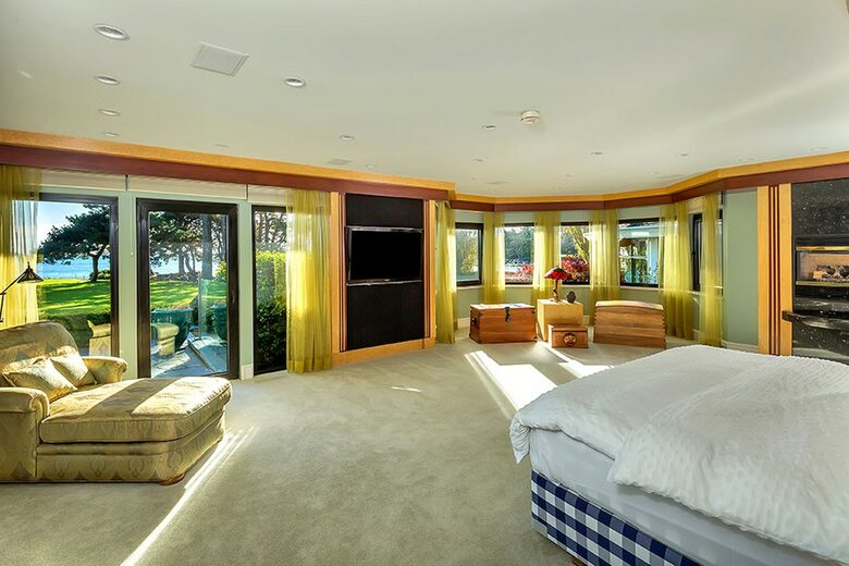 The Uplands Oceanfront Estate - Victoria, Canada