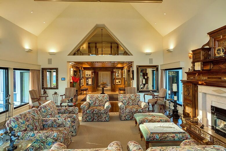 The Uplands Oceanfront Estate - Victoria, Canada