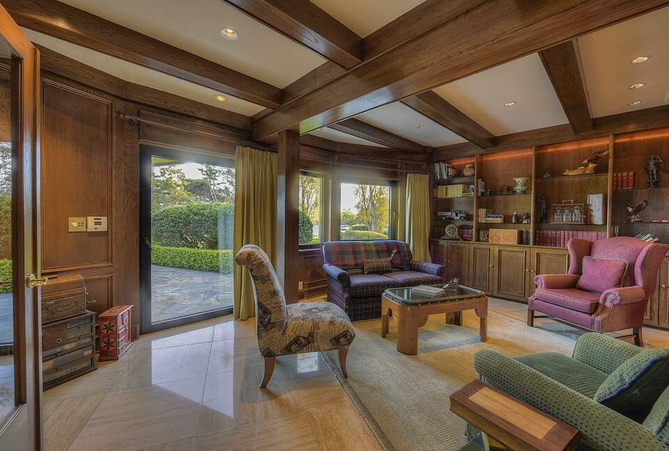 The Uplands Oceanfront Estate - Victoria, Canada