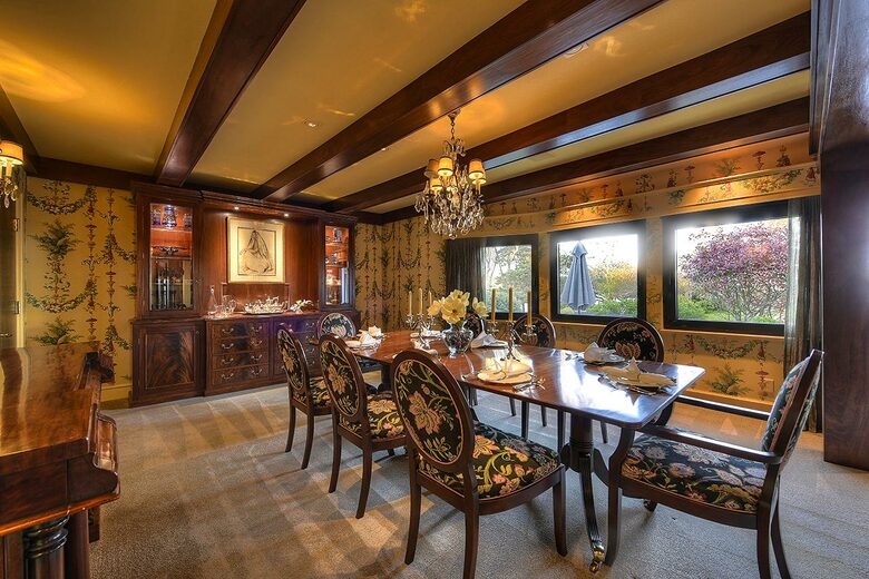 The Uplands Oceanfront Estate - Victoria, Canada