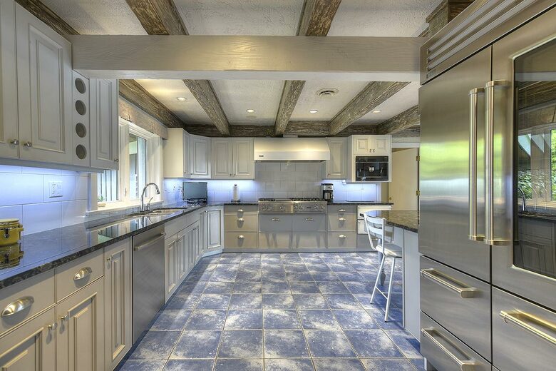 The Uplands Oceanfront Estate - Victoria, Canada