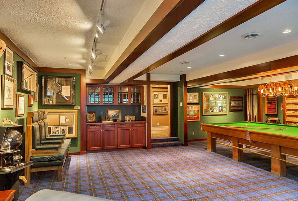 The Uplands Oceanfront Estate - Victoria, Canada