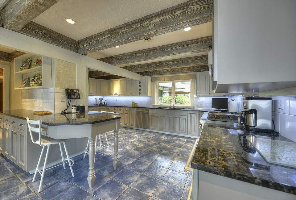 The Uplands Oceanfront Estate - Victoria, Canada