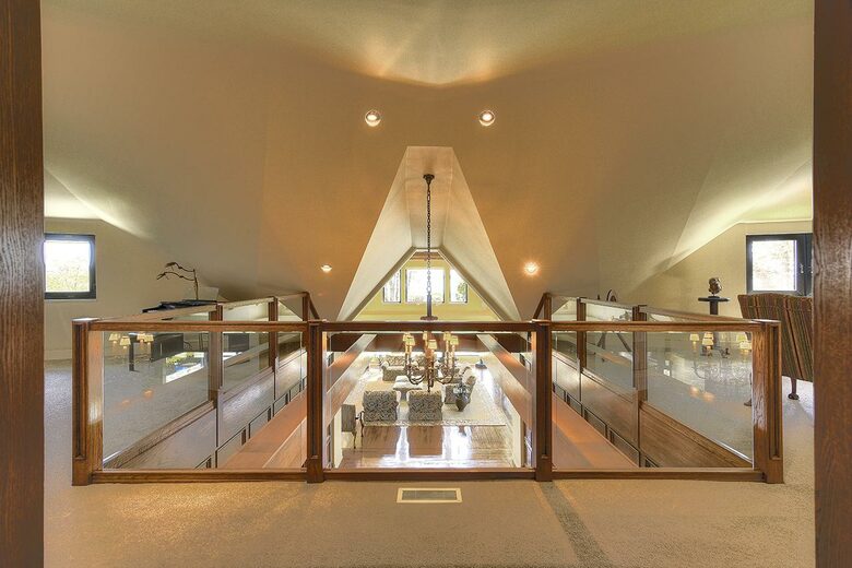 The Uplands Oceanfront Estate - Victoria, Canada