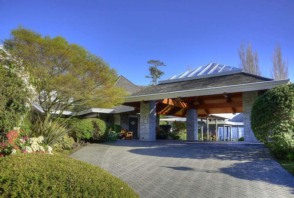 The Uplands Oceanfront Estate - Victoria, Canada