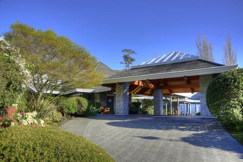 The Uplands Oceanfront Estate - Victoria, Canada