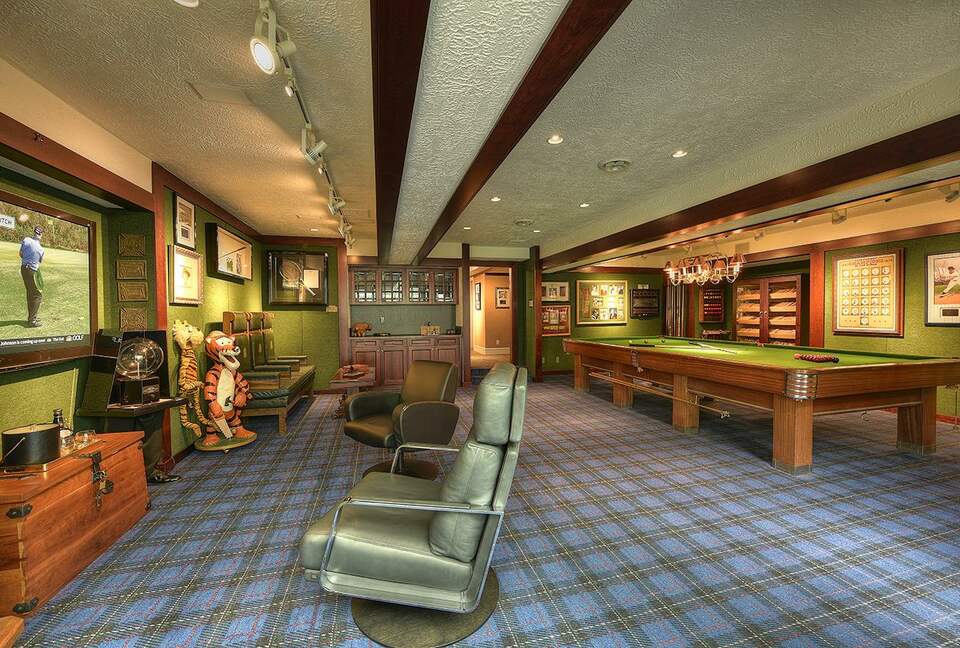 The Uplands Oceanfront Estate - Victoria, Canada