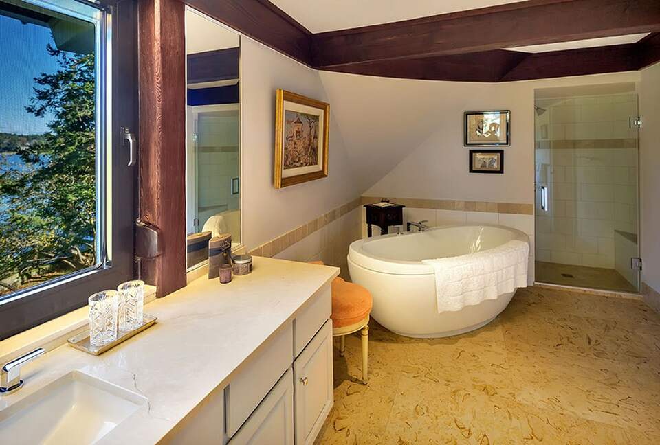 The Uplands Oceanfront Estate - Victoria, Canada