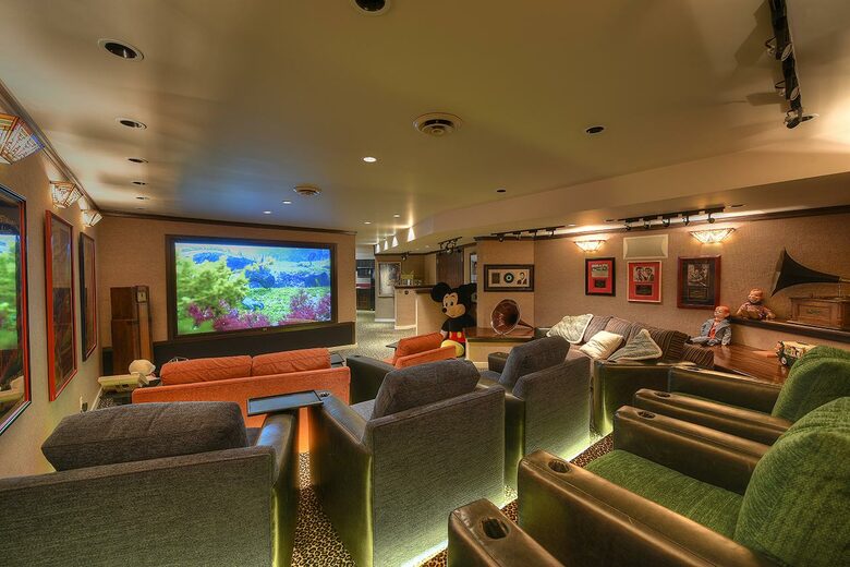 The Uplands Oceanfront Estate - Victoria, Canada