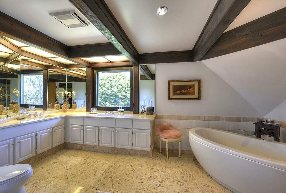 The Uplands Oceanfront Estate - Victoria, Canada