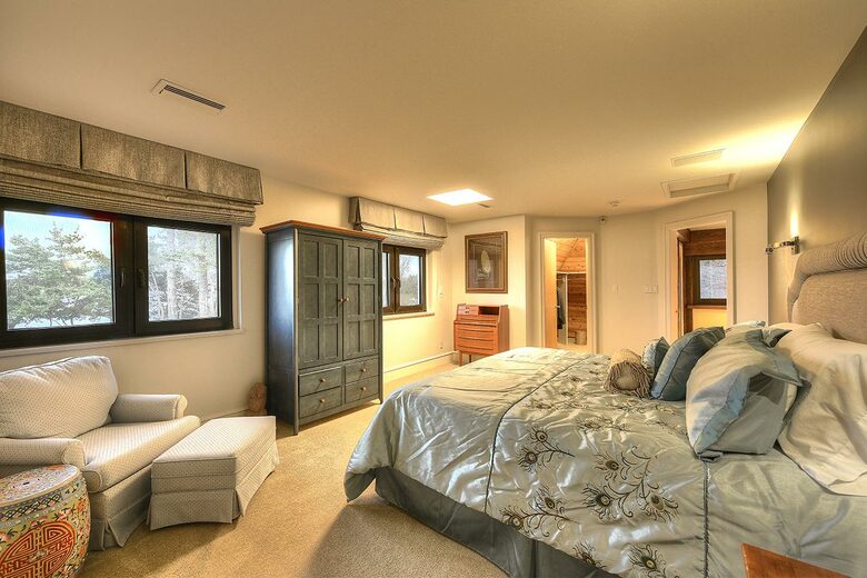 The Uplands Oceanfront Estate - Victoria, Canada