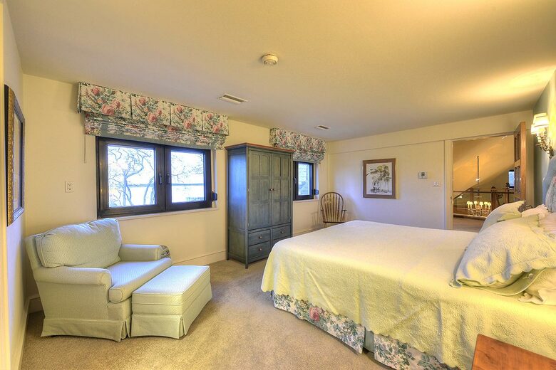 The Uplands Oceanfront Estate - Victoria, Canada