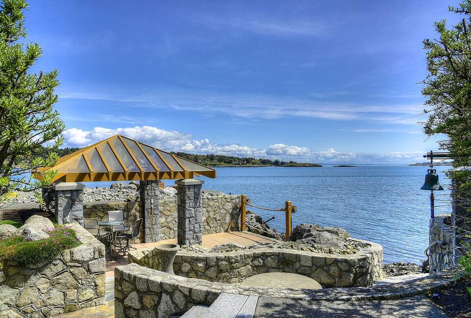 The Uplands Oceanfront Estate - Victoria, Canada