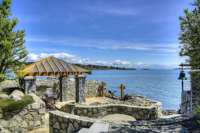 The Uplands Oceanfront Estate - Victoria, Canada