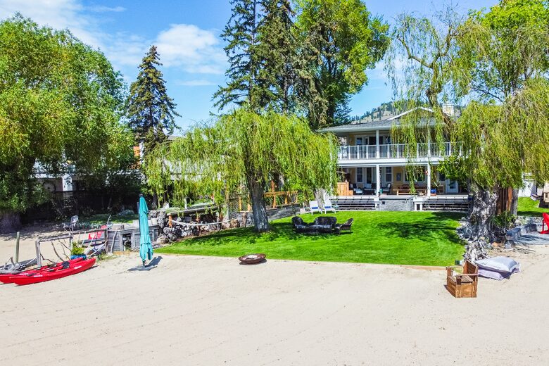 Sweeping Lake Views In the Wine Country - Kelowna, Canada