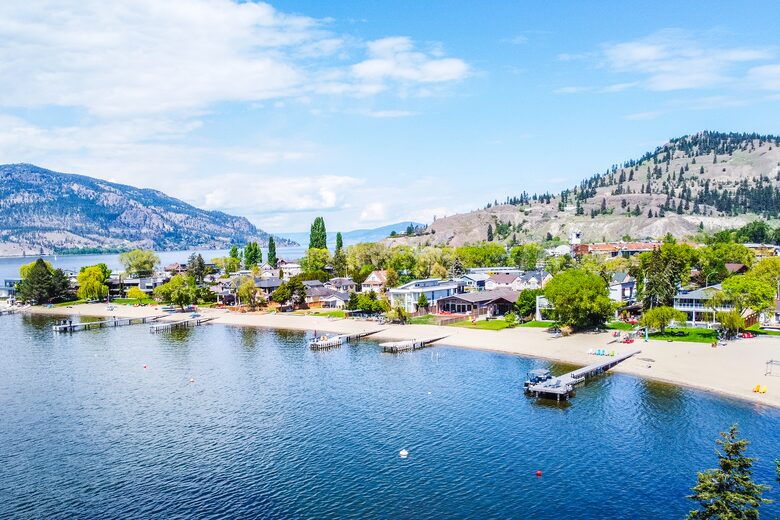 Sweeping Lake Views In the Wine Country - Kelowna, Canada