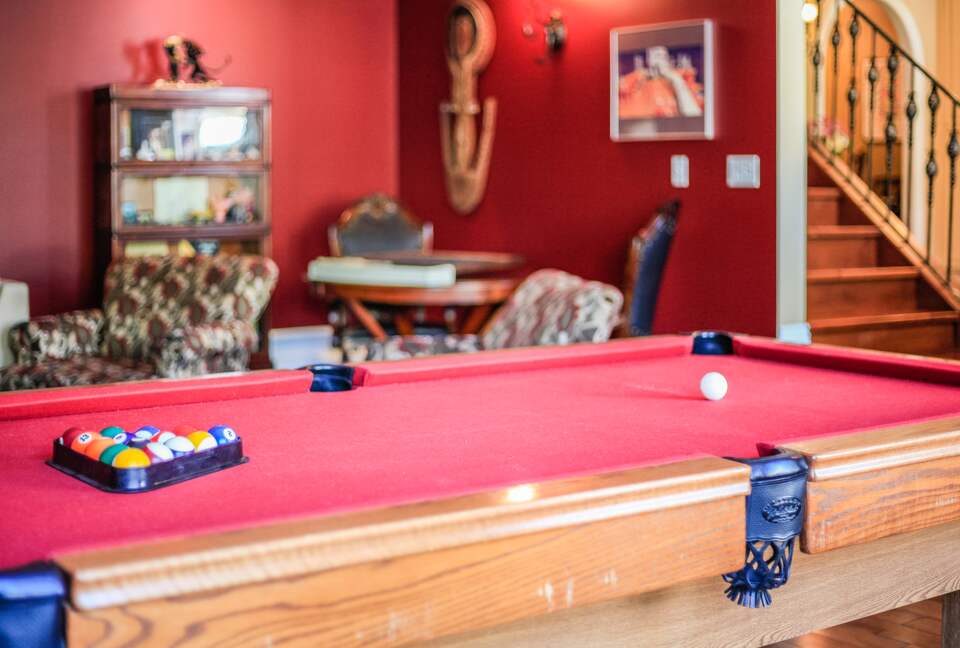 Sweeping Lake Views In the Wine Country - Kelowna, Canada