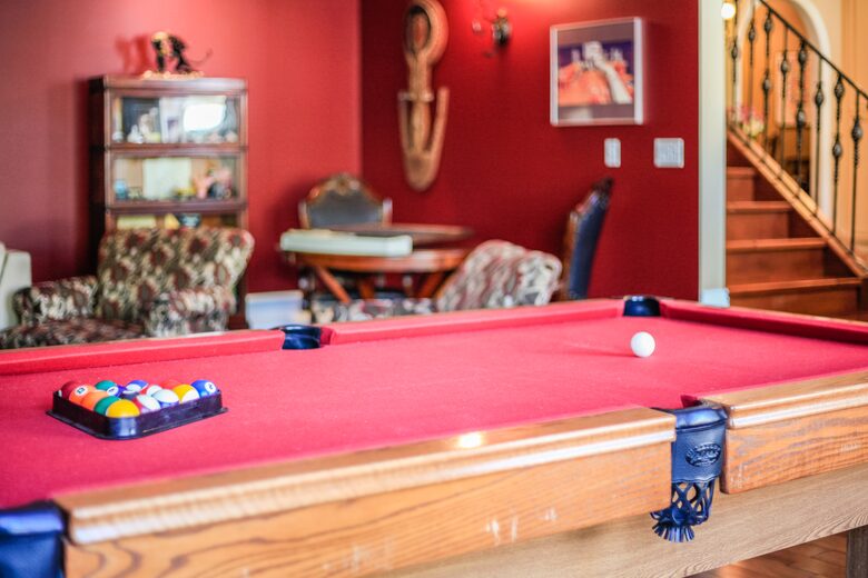 Sweeping Lake Views In the Wine Country - Kelowna, Canada