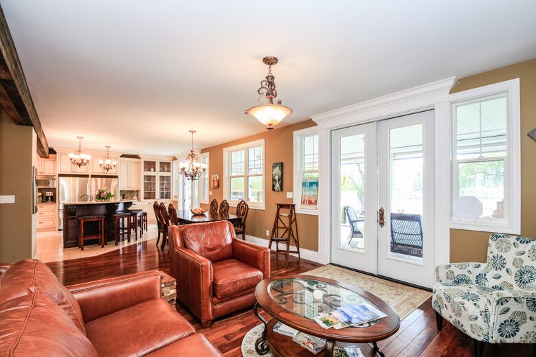 Sweeping Lake Views In the Wine Country - Kelowna, Canada