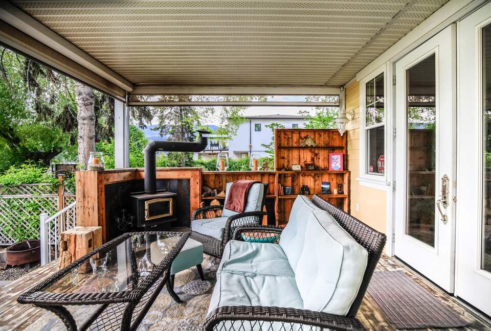 Sweeping Lake Views In the Wine Country - Kelowna, Canada