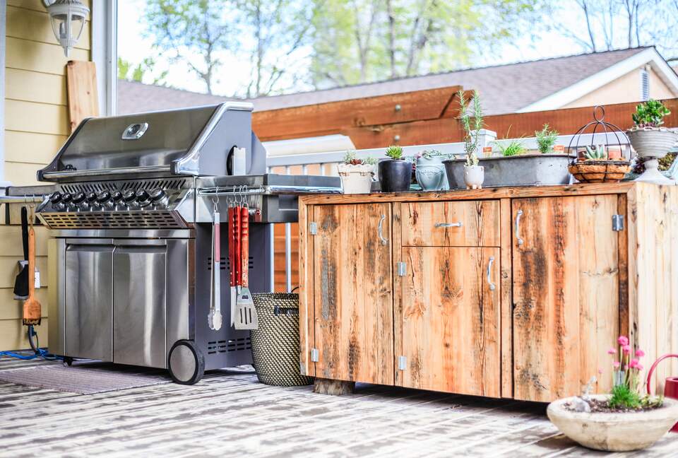 Sweeping Lake Views In the Wine Country - Kelowna, Canada