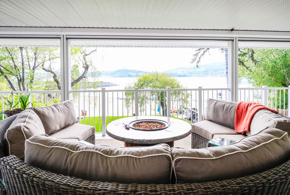 Sweeping Lake Views In the Wine Country - Kelowna, Canada