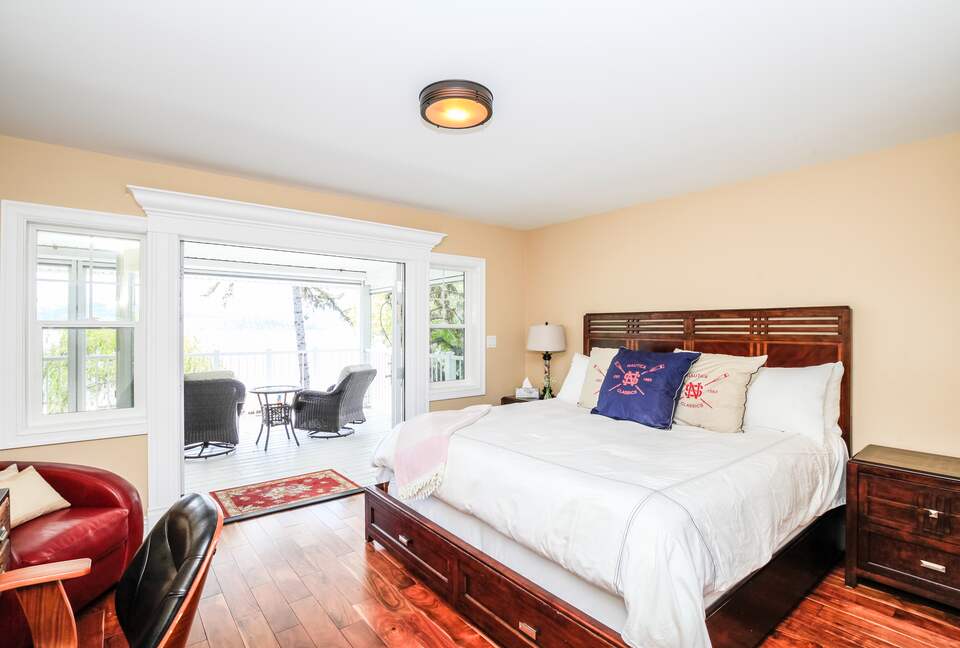 Sweeping Lake Views In the Wine Country - Kelowna, Canada