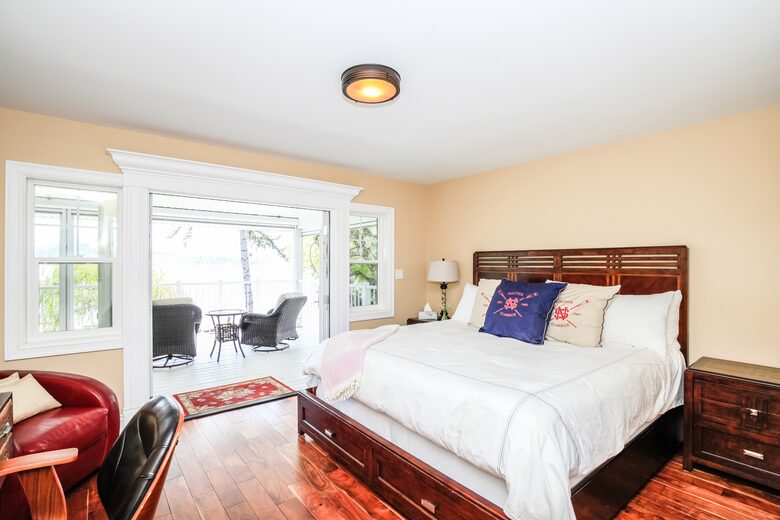 Sweeping Lake Views In the Wine Country - Kelowna, Canada